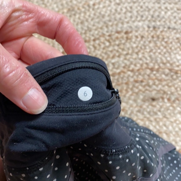 Lululemon shorts size 6 - Picture 3 of 3